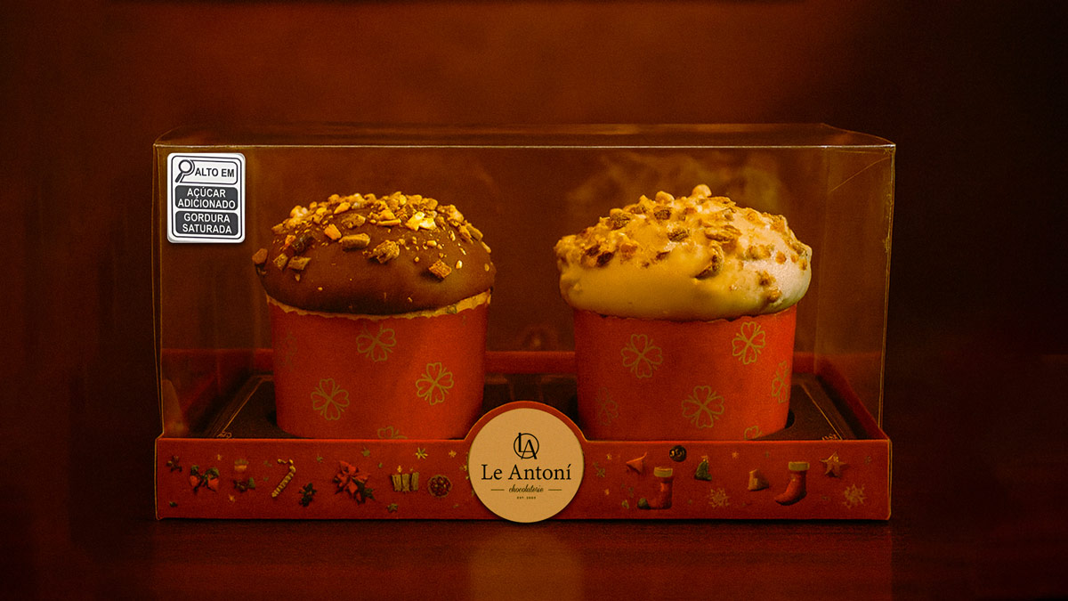 Conheça o Panetone Puro Chocolate Le Antoní: inteiro de chocolate, recheado com ganache e perfeito para presentear neste Natal.